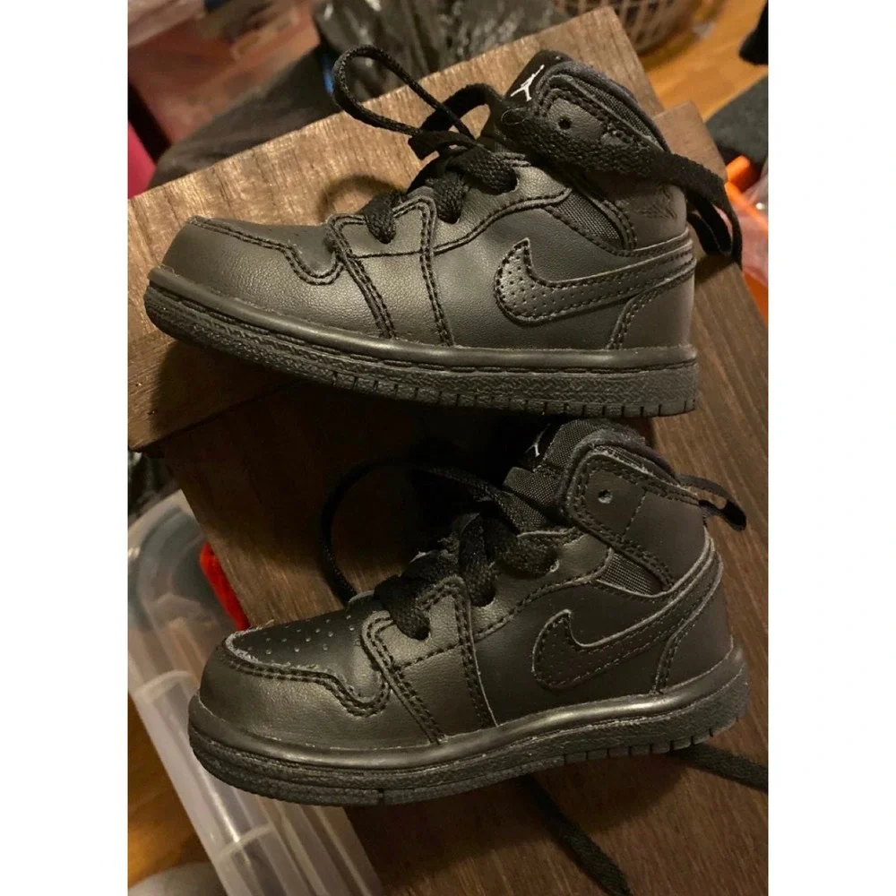 Nike Air Jordan 1 Mid Triple Black Toddler High Top Sneakers 640735-044 Size 5C